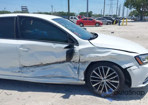 2017 Volkswagen Jetta 1.8T Sport z USA, uszkodzony, nr VIN 3VWD17AJ8HM313527